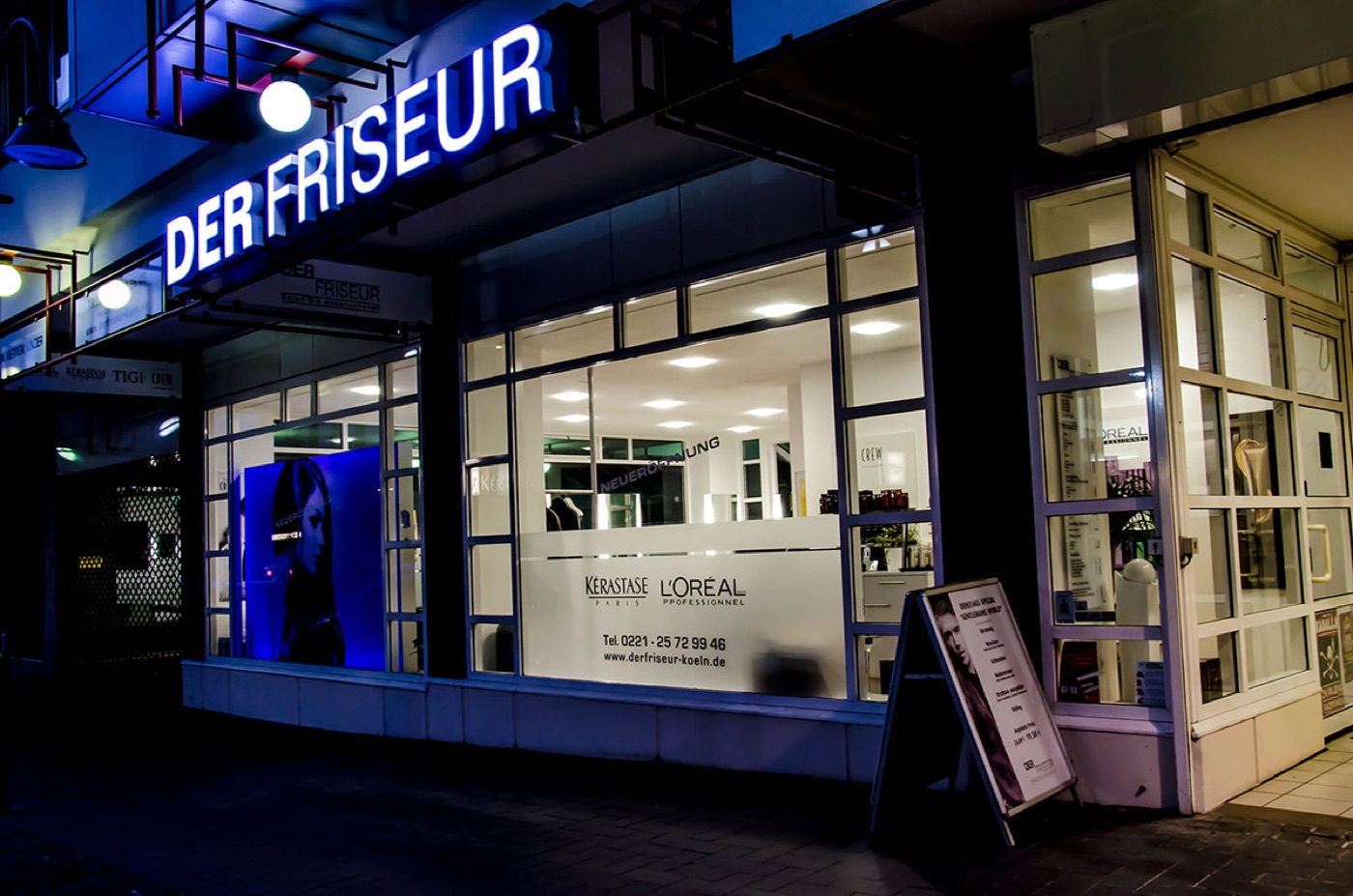 Eingang des Salons Der Friseur in der Bechergasse