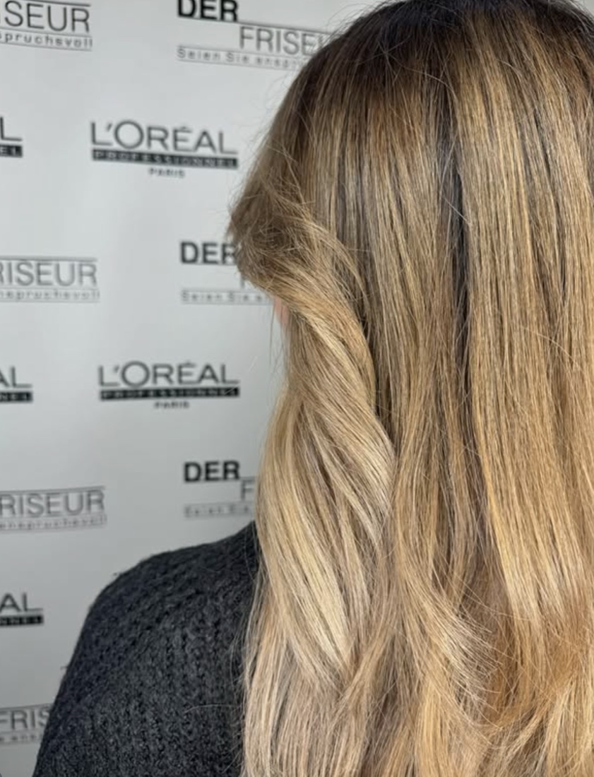 Blond-Balayage mit weichem Ansatzverlauf